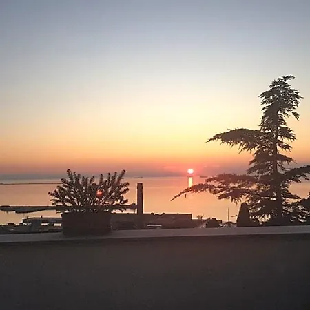 La Mansarda Delle Meraviglie Superior Bed and Breakfast 4*