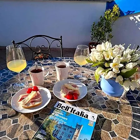 La Mansarda Delle Meraviglie Superior Bed and Breakfast 4*